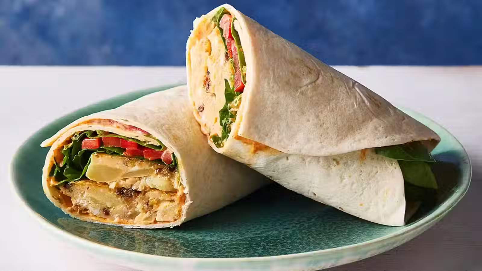 Wrap marocain farci &agrave; la viande et aux l&eacute;gumes.